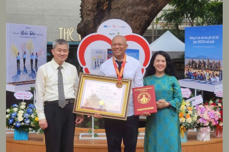 Nhiếp ảnh gia Nguyễn Á gìn giữ hồn Việt khi ra mắt hai bộ sách ảnh giá trị và triển lãm gây tiếng vang lớn