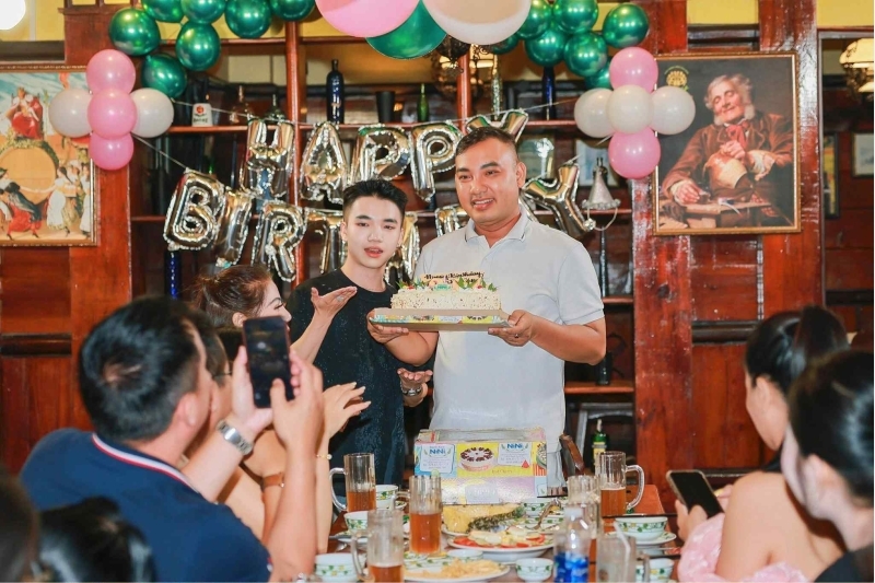NHIỀU NGHỆ SĨ, NGƯỜI ĐẸP… CÙNG CHÚC MỪNG CHANG “NGHỆ SĨ CỘNG ĐỒNG” VÕ SĨ ĐIỀU THÊM TUỔI MỚI
