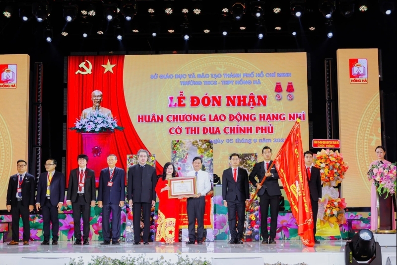 Hồng Hà – Khai giảng vinh dự, tự hào nhân đôi