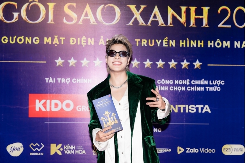 Felix Tiến Quang bất ngờ xuất hiện cực “ngầu” trên thảm đỏ Lễ trao giải Ngôi Sao Xanh 2025