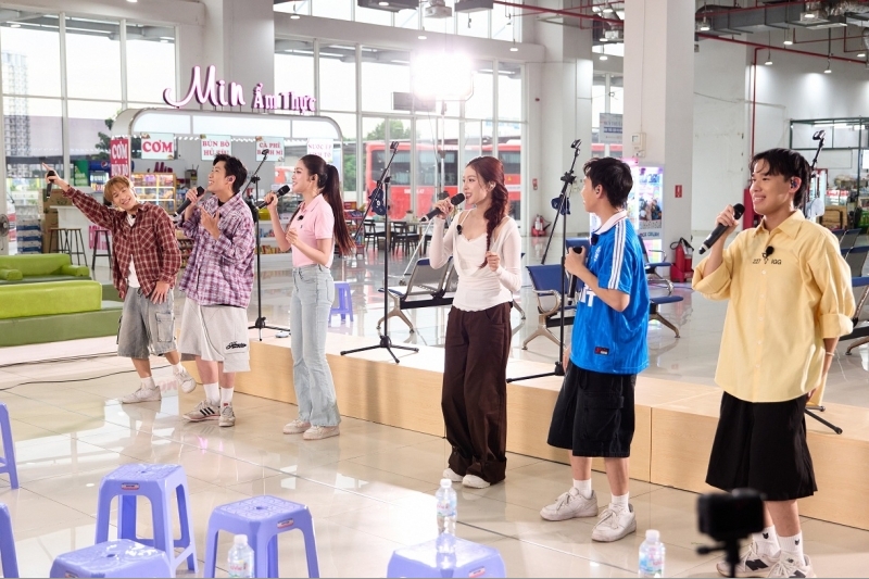 Duniverse “chơi lớn” mời hai nàng hậu nhà Sen Vàng đi tìm “Chỗ Đứng” khó tại bến xe