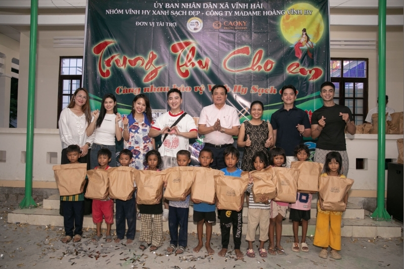 “TRUNG THU CHO EM 2025” TRAO QUÀ CHO TRẺ EM CÓ HOÀN CẢNH KHÓ KHĂN Ở VĨNH HẢI (NNH THUẬN)