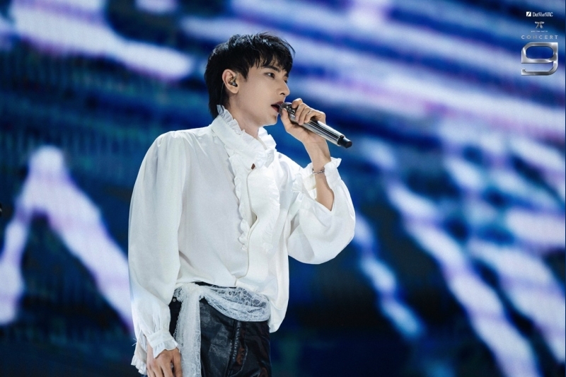 Isaac “xuất thần” khiến Trấn Thành phải khen ngay trên sân khấu concert