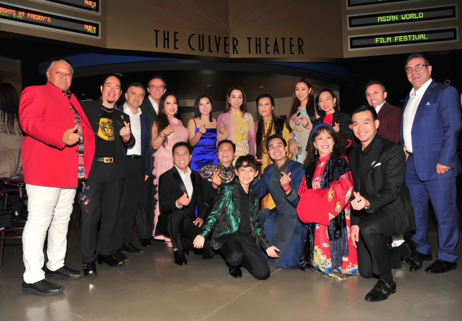 Đại diện Đoàn phim Đoá hoa mong manh và phim ngắn Vinh quang của võ sĩ cùng các khách mời