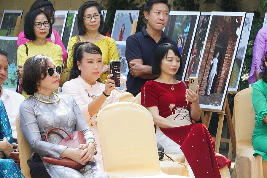 Nhiếp ảnh gia Kao Kuong - Tôi yêu phụ nữ qua chiếc áo dài Việt Nam