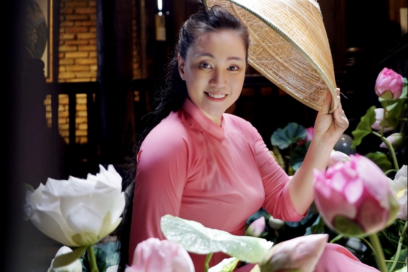 Mai Hải Anh -  Nhẹ nhàng duyên dáng bên ngôi nhà cổ