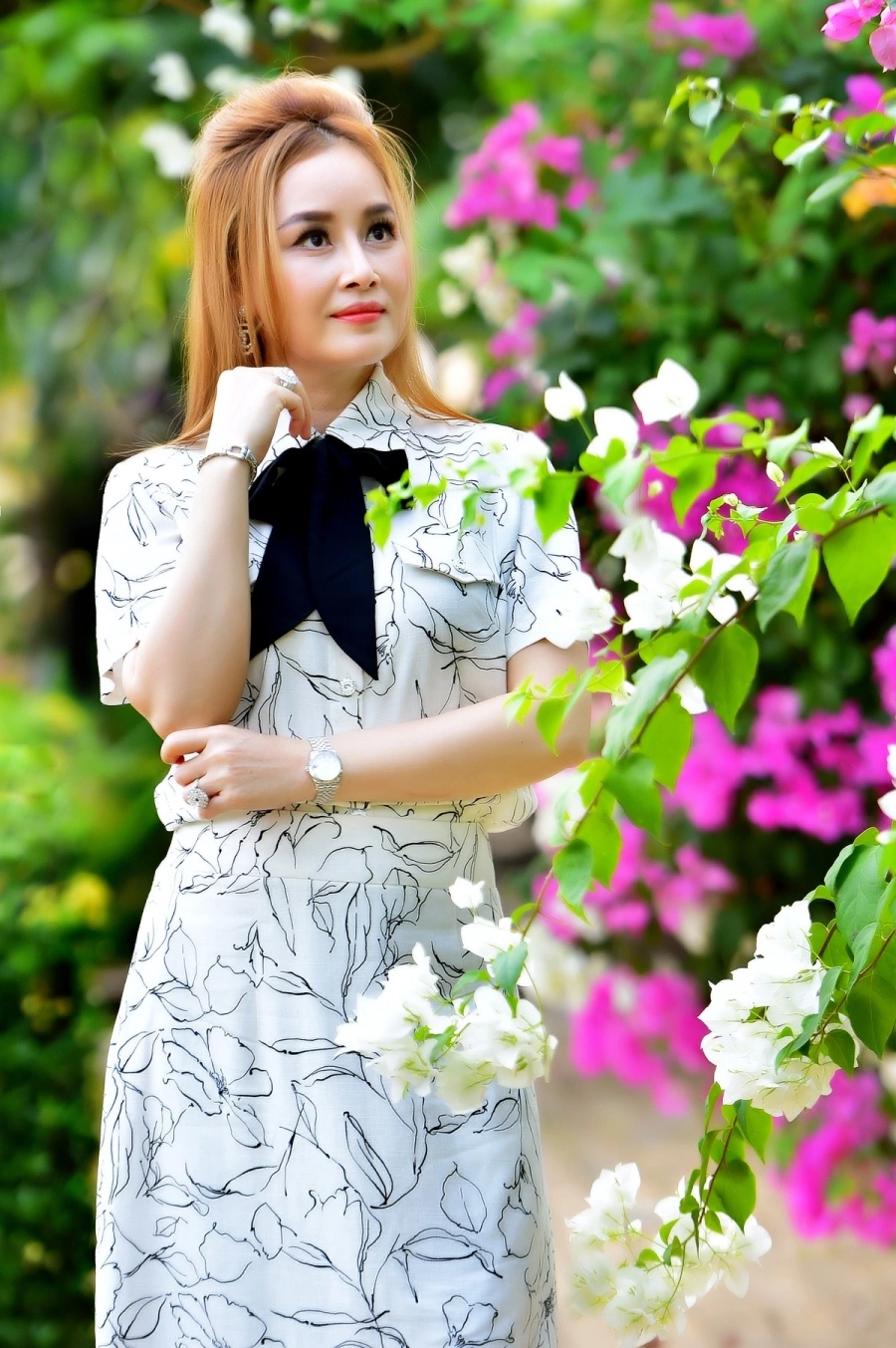 Jenny Nguyễn diện thời trang Citic xuống phố
