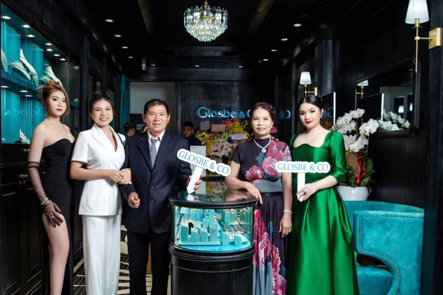 Chị em nhà Hồng Phượng - Hồng Duyên ngày khai trương