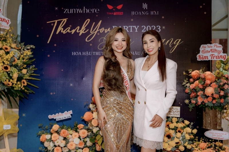 Diễn viên Lý Hương chúc mừng Kim Trang đạt giải Hoa hậu Truyền thông châu Á