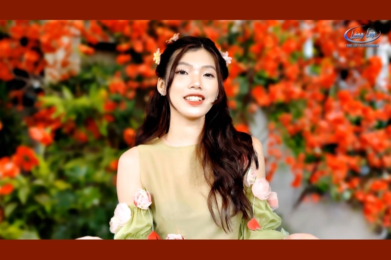 Tái xuất sau 5 năm, Tiểu Bình khoe giọng hát mê hoặc lòng người bằng MV “Hương Tết Quê Nhà”