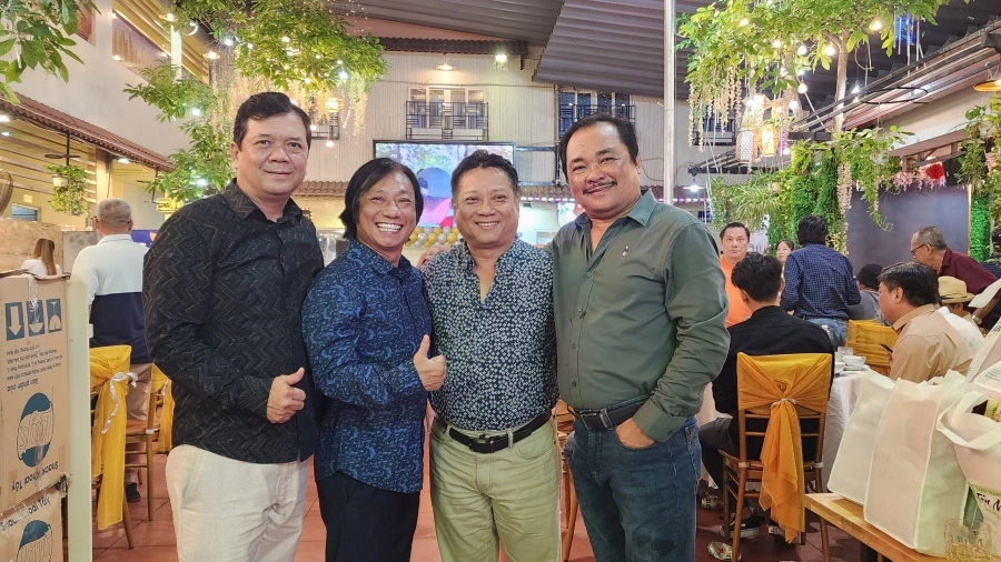 Đạo diễn - NSUT Phương Điền mở tiệc mừng ba giải Cánh diều vàng