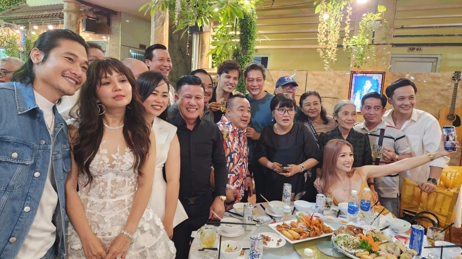 Đạo diễn - NSUT Phương Điền mở tiệc mừng ba giải Cánh diều vàng