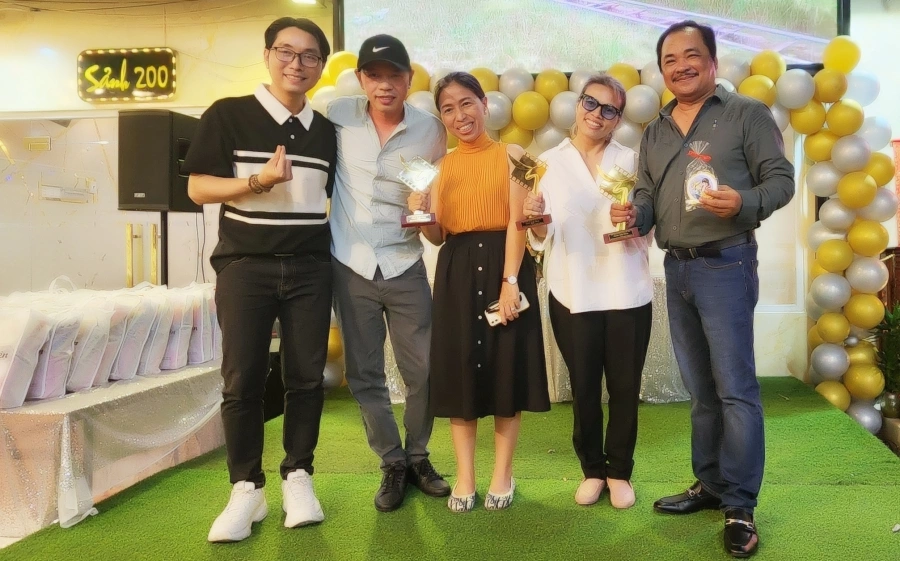 Đạo diễn - NSUT Phương Điền mở tiệc mừng ba giải Cánh diều vàng