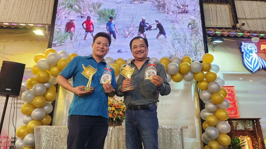 Đạo diễn - NSUT Phương Điền mở tiệc mừng ba giải Cánh diều vàng