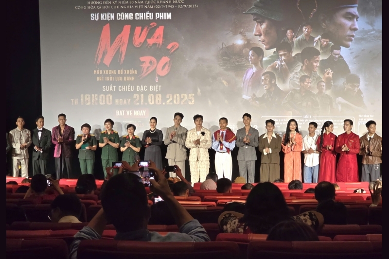 TIẾNG CHIM CHẤT CHỨA KHÁT VỌNG HOÀ BÌNH CỦA TIỂU ĐỘI 1 TRONG “MƯA ĐỎ”