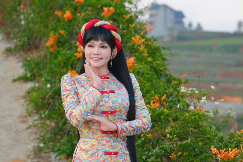 NSƯT Ngọc Huyền tái hiện loạt vai diễn kinh điển trong đêm Minishow 